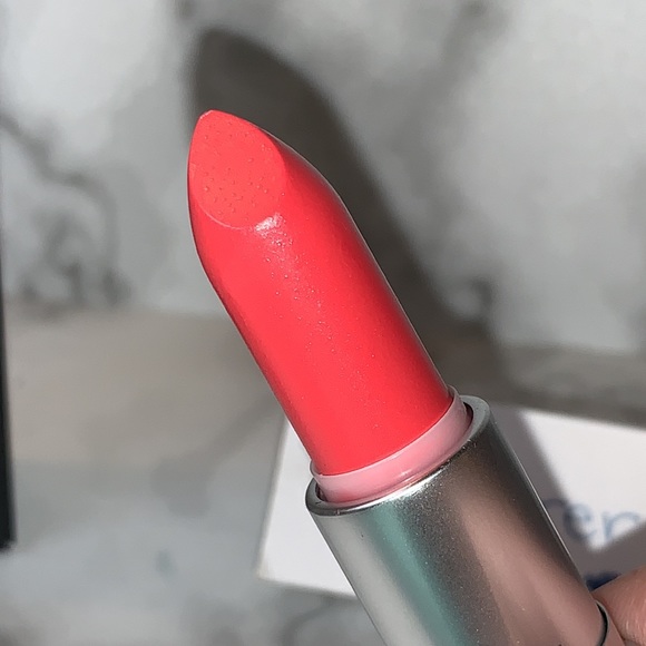 NIB MAKE ME GORGEOUS Amplified Lipstick MAC - Picture 5 of 15